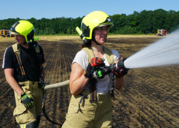 20.000 Quadratmeter Getreidestoppeln standen in Flammen