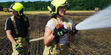20.000 Quadratmeter Getreidestoppeln standen in Flammen