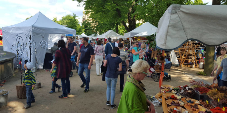 ‚Handgemacht‘, der Markt für KunstHandwerk & Kurioses ist wieder im Möllner Kurpark