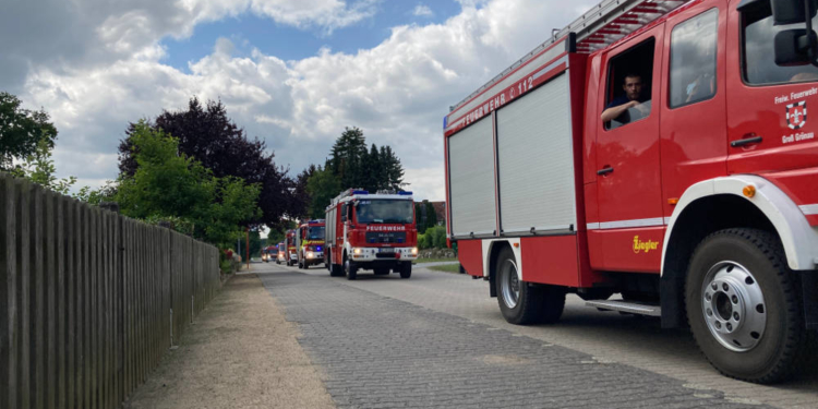 Helfer aus dem Kreis Herzogtum Lauenburg unterstützen Hochwasseropfer
