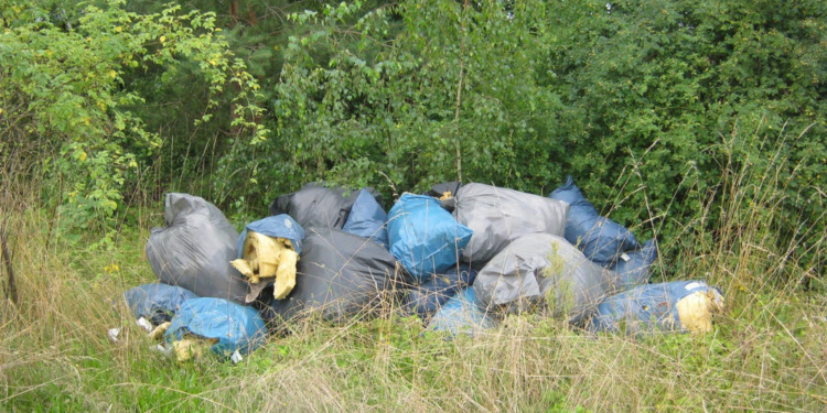 Unzulässige Ablagerungen von Dämmmaterial – Polizei sucht Zeugen