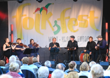 16. Möllner Folksfest verklingt nach zwei Jahren mit internationalen Klängen aus Europa und der Welt