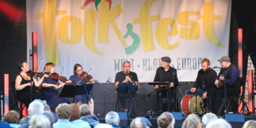 16. Möllner Folksfest verklingt nach zwei Jahren mit internationalen Klängen aus Europa und der Welt