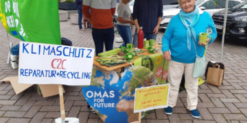 Omas for Future auf dem Ratzeburger Marktplatz