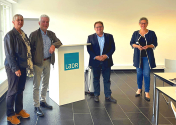Nina Scheer besucht LADR Zentrallabor