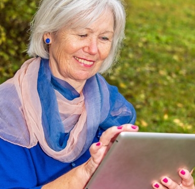 Digitales Wissen für Ältere: Digitaler Engel kommt zum Pflegestützpunkt nach Mölln