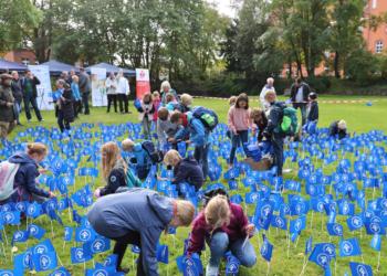 Elfte Kinderarmutfähnchenaktion: ‚Kinder haben Armut nicht gewählt‘
