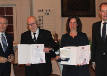 Kreis Herzogtum Lauenburg würdigt Engagement mit Kreisplakette