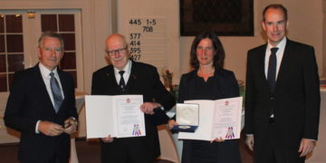 Kreis Herzogtum Lauenburg würdigt Engagement mit Kreisplakette