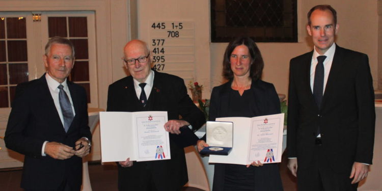 Kreis Herzogtum Lauenburg würdigt Engagement mit Kreisplakette