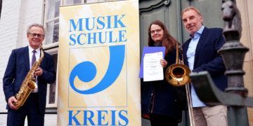 Für klangliche Vielfalt: Kreissparkasse spendet neue Musikinstrumente für die Kreismusikschule