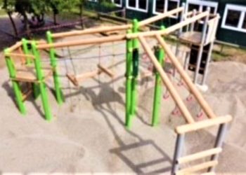 Zwei neue Klettergeräte auf den Schulhöfen in Berkenthin und Krummesse