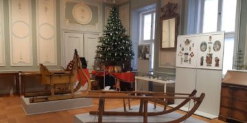 ‚Weihnachtsschmuck und Modelleisenbahn aus alter Zeit‘