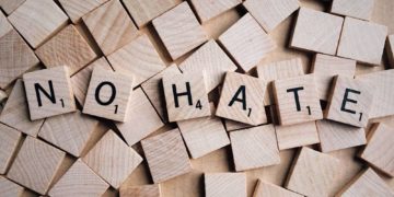 Ratzeburger Volkshochschule blickt auf den Hass in unserer Gesellschaft