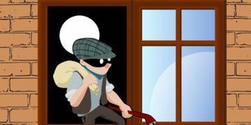 Zeugen nach Einbruch in eine Wohnung gesucht