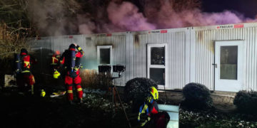 Brennende Wohncontainer einer Kindertagesstätte