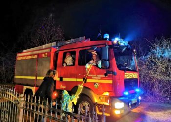 Nikolaus bediente sich der Feuerwehr