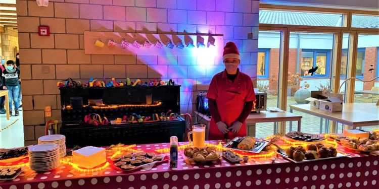 Adventsfrühstück für Ghana in der Schule Steinfeld