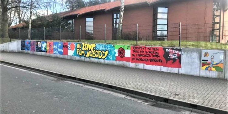 Jugendliche werden kreativ bei Graffitiaktion gegen Rassismus