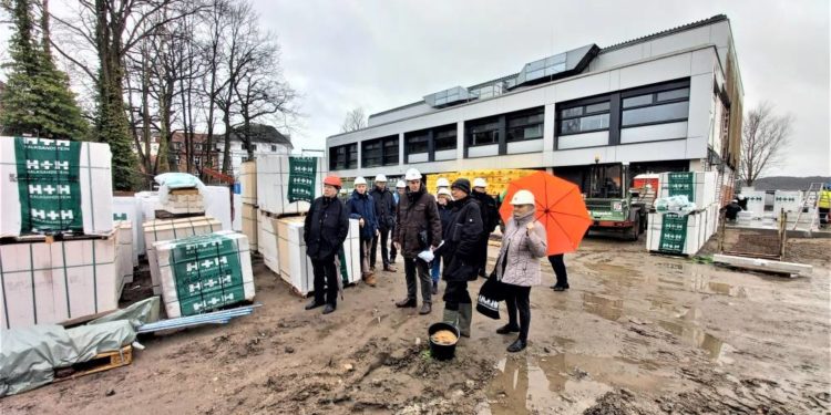 Landrat informiert sich über den Baufortschritt an der Ratzeburger Ruderakademie