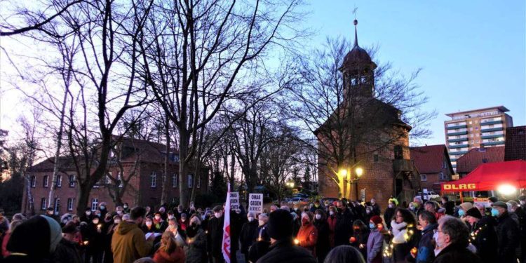 Menschen in Lauenburg setzen starkes Zeichen für den Frieden