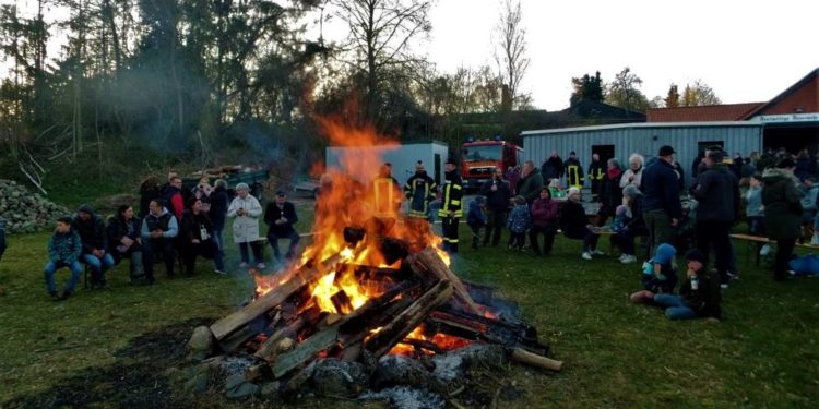 Osterfeuer in Kittlitz