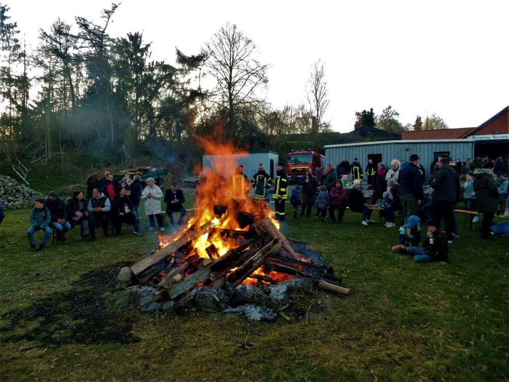 Osterfeuer cospudener see 2022