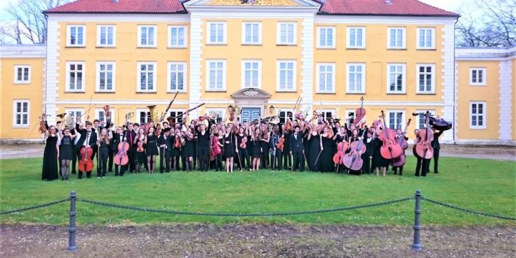 Frühjahrskonzert des LandesJugendOrchesters Schleswig-Holstein auf Schloss Wotersen