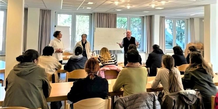 Ratzeburger Volkshochschule startet Sprachkurse für Geflüchtete aus der Ukraine