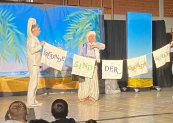 Henrietta verzauberte Kinder in der Till-Eulenspiegel-Schule in Mölln