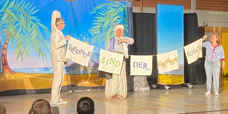 Henrietta verzauberte Kinder in der Till-Eulenspiegel-Schule in Mölln