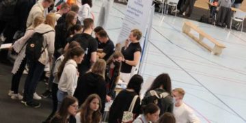 Erste Berufsmesse an der Gemeinschaftsschule Sandesneben