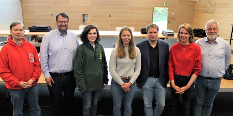 Politik hautnah: Landtagskandidaten zu Besuch in der Gemeinschaftsschule Sandesneben