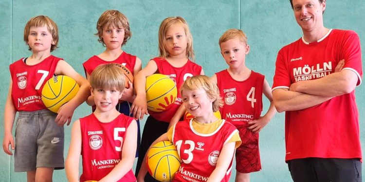 Möllner Basketball-Kids spielen erstes Turnier in Kaltenkirchen