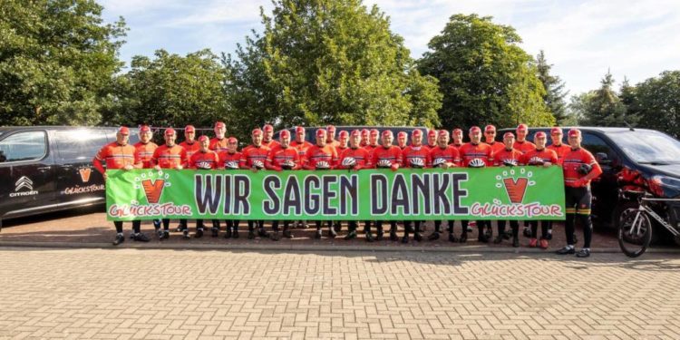 „Glückstour 2022“ – Schornsteinfeger radeln für krebskranke Kinder