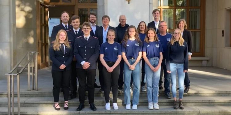 Ehrung der Jugendfeuerwehr Niendorf im Landtag – Jugend sammelt für Jugend
