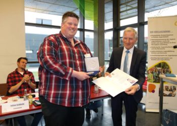Langjähriger Vorstandsvorsitzender des Kreisjugendringes Jens Pechel mit Kreisplakette geehrt