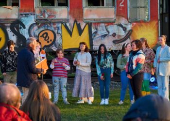 Theaterpremiere in Elmenhorst: Jugendliche kämpften um ihre Raupe