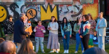 Theaterpremiere in Elmenhorst: Jugendliche kämpften um ihre Raupe