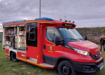 Übergabe des neuen Feuerwehrfahrzeuges auf der Maifeier