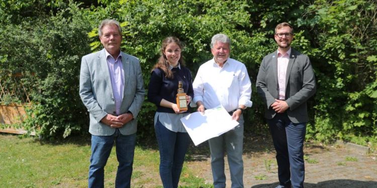 Rebecca Zühlsdorf erhält Möllner Jugendehrenamtspreis