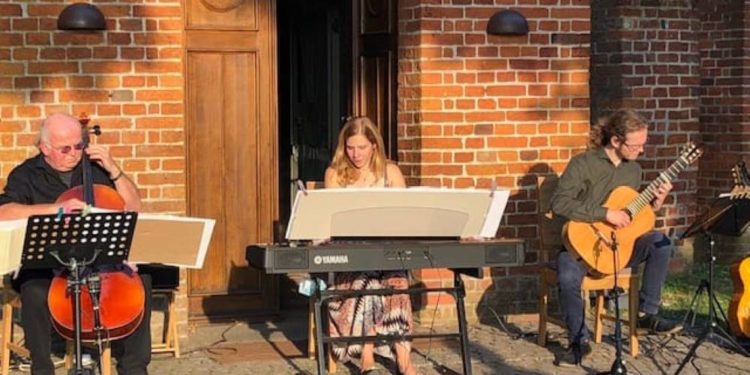 After-Work-Gartenkonzert mit dem Trio VierFürDrei