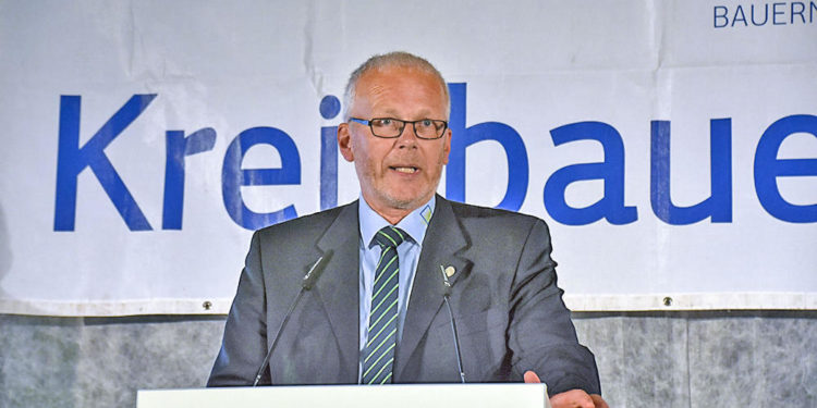 Welternährung und Artenvielfalt: Volles Haus beim Kreisbauerntag Herzogtum Lauenburg in Brunstorf