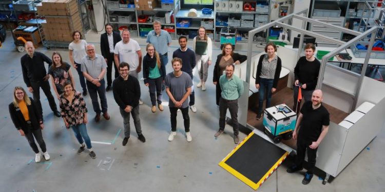 Auftakt für die smarte Leitstelle für automatisierte Transportroboter und Busse in der Stadt Lauenburg