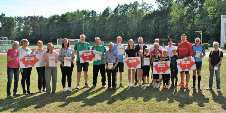 Landessportverband und Sparkassen in Schleswig-Holstein zeichnen erfolgreiche Sportabzeichen-Teams aus