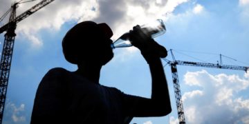 Beschäftigte in Bau- und Agrarbranche tragen hohes Risiko