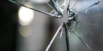 Zeugen gesucht – Fensterscheibe eingeworfen