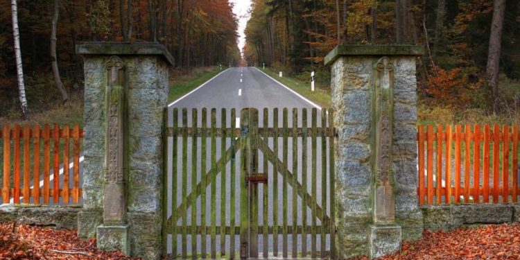 Wegenutzung auch nach Jahrzehnten kein Gewohnheitsrecht