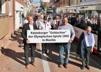 Auf Kurs: Ratzeburger Gold-Achter zieht in Stadtbücherei ein 