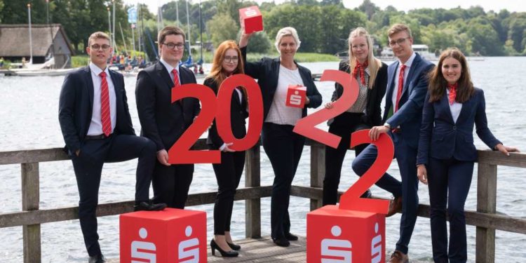 Kreissparkasse begrüßt ihre neuen Auszubildenden